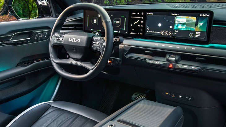 Nội thất Kia EV6 facelift dự kiến mượn dàn 2 màn hình 12,3 inch và màn 5 inch chung khung kính từ EV9 - Ảnh: Kia