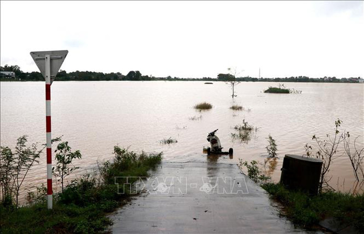 Đường giao thông nội đồng phường Đông Thanh, TP Đông Hà, Quảng Trị bị ngập lụt - Ảnh: TTXVN