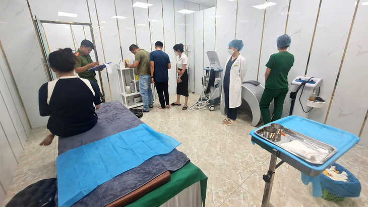 Một cơ sở thẩm mỹ viện hoạt động "chui" bị công an phát hiện gần đây tại quận Thanh Khê, TP Đà Nẵng - Ảnh: M.TRI
