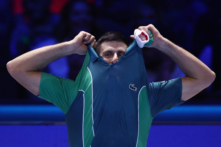 Djokovic thua Sinner ở ATP Finals 2023 - Ảnh: REUTERS