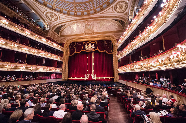 Bên trong Nhà hát Opera Hoàng gia Anh. Ảnh: Sim Canetty-Clarke
