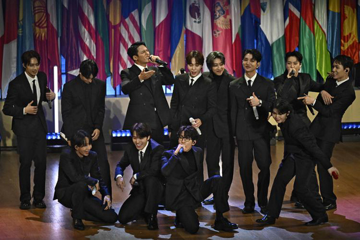 Seventeen là nhóm nhạc K-pop đầu tiên phát biểu tại UNESCO - Ảnh: AFP-Yonhap