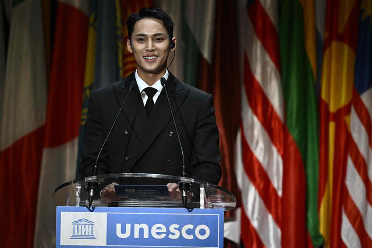 Mingyu phát biểu tại trụ sở UNESCO ở Paris, ngày 14-11 - Ảnh: AFP-Yonhap