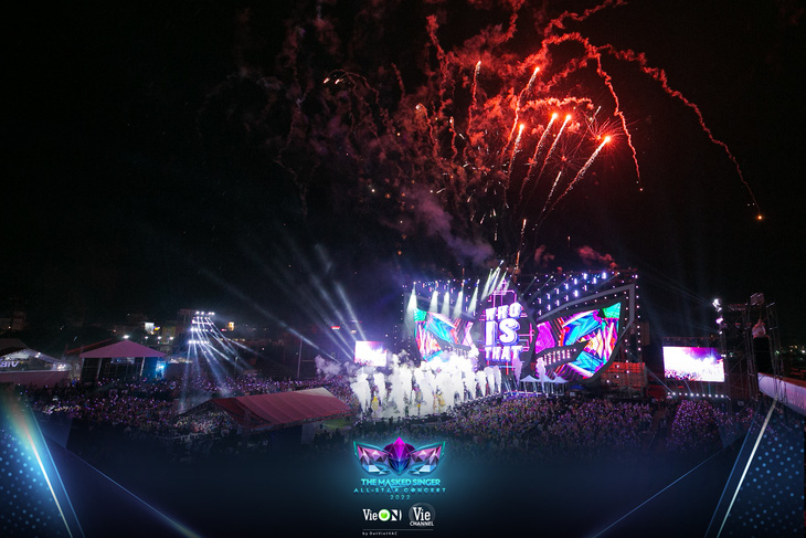 Với dàn âm thanh ánh sáng siêu khủng, thiết kế sân khấu với màn hình LED khổng lồ, cùng ban nhạc sống số 1 Việt Nam, The masked singer Vietnam All-star Concert 2023 khẳng định đẳng cấp đêm nhạc được mong chờ nhất năm.