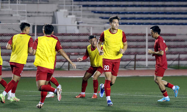 Các tuyển thủ Việt Nam tích cực tập luyện tại Philippines - Ảnh: VFF