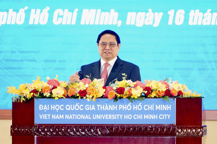 Thủ tướng Phạm Minh Chính phát biểu tại lễ khai khóa của Đại học Quốc gia TP.HCM - Ảnh: HỮU HẠNH