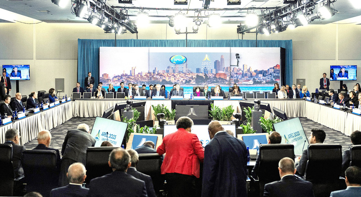 Các bộ trưởng APEC trong cuộc họp  ngày 14-11 - Ảnh: AFP