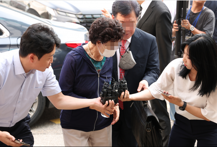 Bà Choi Eun Soon tại Tòa án thành phố Uijeongbu, tỉnh Gyeonggi, Hàn Quốc ngày 21-7-2023 - Ảnh: YONHAP