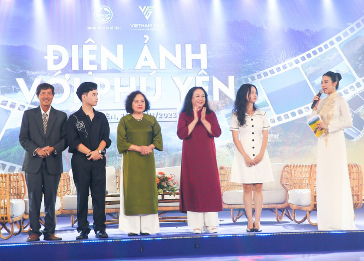 Dàn diễn viên nhiều thế hệ hội ngộ trong sự kiện Điện ảnh với Phú Yên