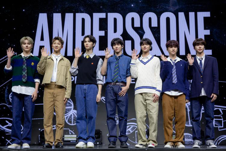 Nhóm nhạc nam bảy thành viên AMPERS&ONE - Ảnh: Korea Times