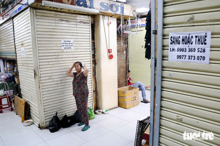 Hàng loạt tiểu thương ở chợ An Đông (quận 5) đóng cửa, bỏ sạp (ảnh chụp ngày 15-11) - Ảnh: PHƯƠNG QUYÊN