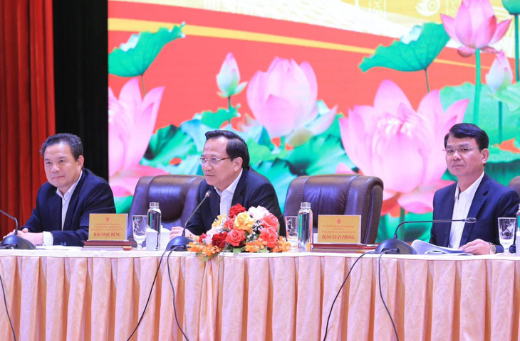 Bộ trưởng Bộ Lao động - Thương binh và Xã hội Đào Ngọc Dung (giữa) chủ trì hội nghị - Ảnh: TỐNG GIÁP