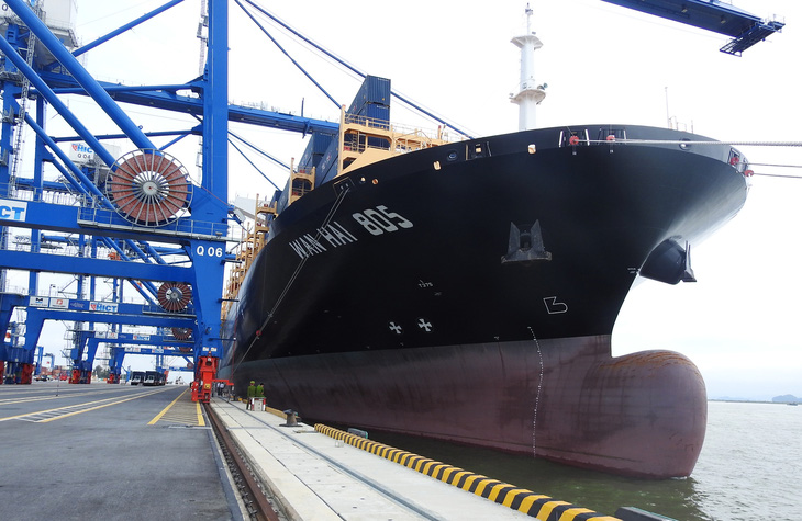 Hạ tầng cảng biển của Hải Phòng ngày nay được nâng cấp, cho phép tàu trọng tải lớn trực tiếp cập cảng mà không cần phải chuyển tải như trước - Ảnh: TIẾN THẮNG