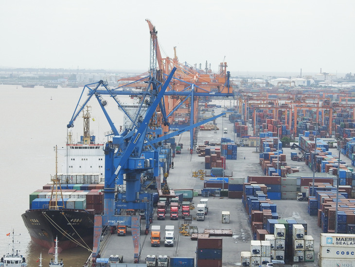 Với hạ tầng được cải thiện, lượng hàng hóa qua cảng Hải Phòng không ngừng tăng qua các năm - Ảnh: TIẾN THẮNG