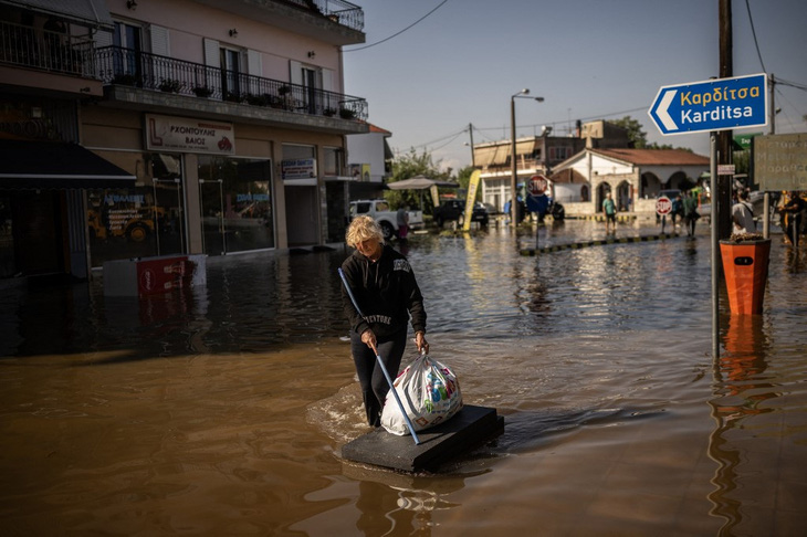 Lũ lụt ở khu tự trị Karditsa, miền trung Hy Lạp hôm 8-9 - Ảnh: AFP
