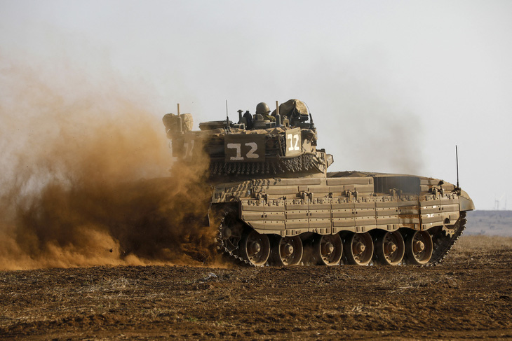 Xe tăng Israel tập trận tại cao nguyên Golan hôm 15-11 - Ảnh: AFP