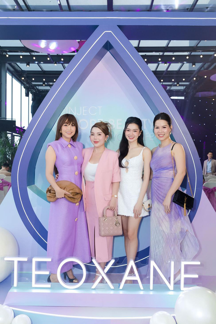 Beauty influencer Trinh Meow và Yên Đan hào hứng &quot;check-in&quot; tại sự kiện