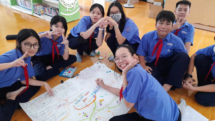 Học sinh Trường THCS Nguyễn Văn Luông, quận 6, TP.HCM trong một hoạt động học tập - Ảnh: GIA HUY