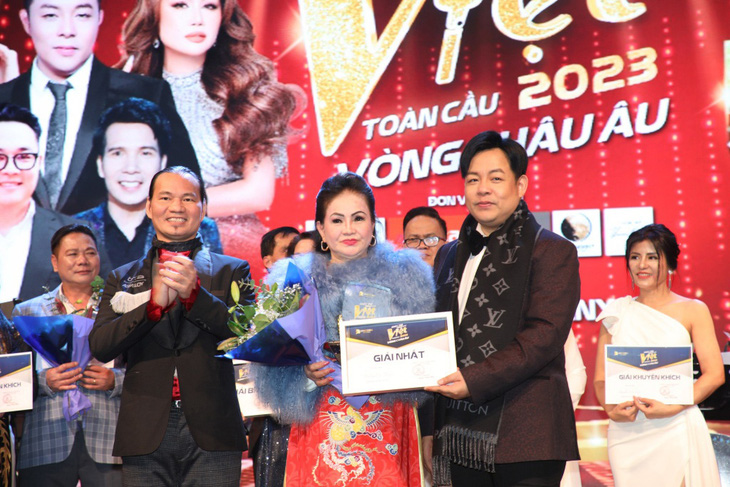 Ca sĩ Thụy Vũ chiến thắng cuộc thi hát Tiếng hát Việt toàn cầu 2023