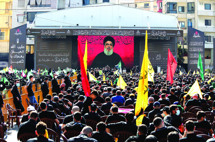 Những người ủng hộ Hezbollah tề tựu nghe bài phát biểu của lãnh tụ Hassan Nasrallah trong lễ rước ngày Ashura ở ngoại ô nam Beirut, Lebanon, tháng 8-2021. Ảnh: EPA
