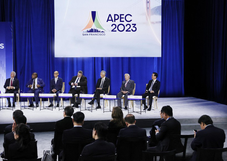 Chiều 16-11 (theo giờ địa phương), Chủ tịch nước Võ Văn Thưởng dự Đối thoại giữa các nhà lãnh đạo APEC với Hội đồng Tư vấn kinh doanh APEC (ABAC), do Phó tổng thống Hoa Kỳ Kamala Devi Harris chủ trì - Ảnh: TTXVN