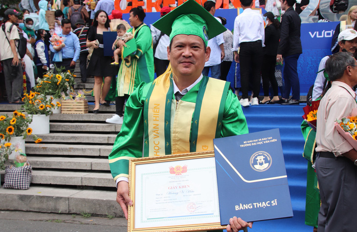 Tân thạc sĩ Hoàng Vĩ Hữu tốt nghiệp cao học với 8.5 điểm - Ảnh: THU GIANG