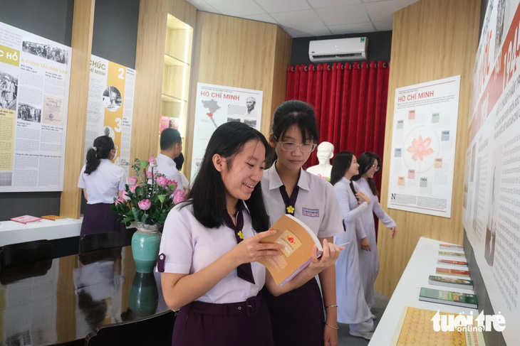 Không gian văn hóa Hồ Chí Minh vừa được khánh thành tại Trường THPT Nguyễn Thị Minh Khai trong năm 2023 - Ảnh: NGỌC PHƯỢNG