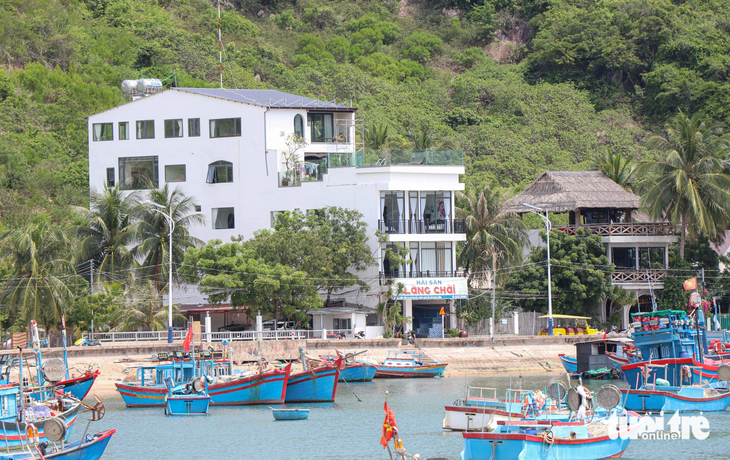 Cơ sở lưu trú hải sản Làng Chài... chưa có giấy phép xây dựng do UBND huyện Ninh Hải cấp - Ảnh: DUY NGỌC