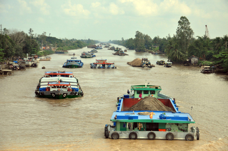 Kênh Chợ Gạo (Tiền Giang), tuyến giao thông thủy huyết mạch của ĐBSCL - Ảnh: BẠCH CÚC