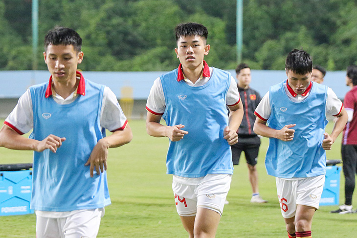 Ở trận gặp Philippines, tiền đạo 19 tuổi Nguyễn Đình Bắc ghi bàn thắng đầu tiên trong màu áo tuyển Việt Nam 
