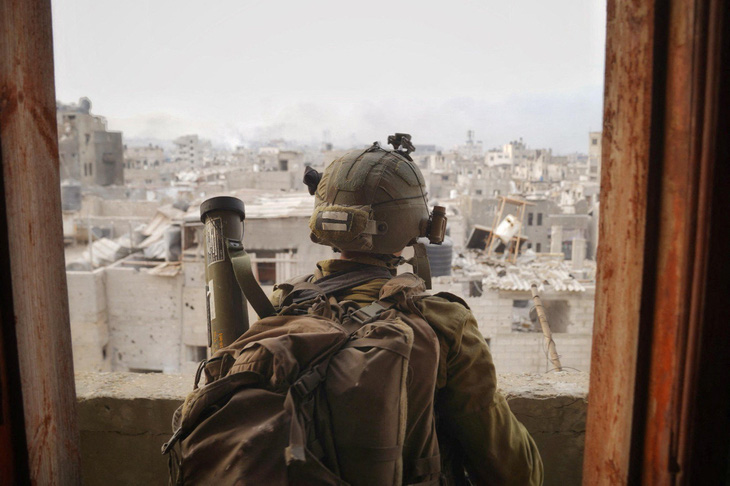 Binh sĩ Israel tại Dải Gaza ngày 18-11 - Ảnh: REUTERS