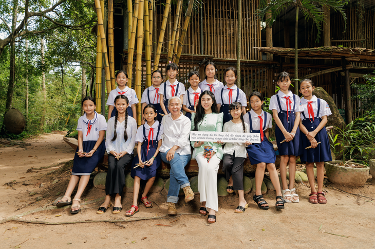 Cuối cùng, thông qua chuyến trải nghiệm tại Làng tre Phú An, Lan Anh muốn gửi gắm đến mọi người thông điệp: “Hãy sử dụng đồ tre thay thế đồ nhựa để góp phần bảo vệ môi trường và tạo sinh kế bền vững cho phụ nữ”.