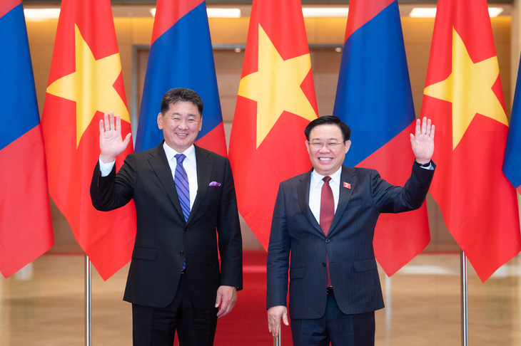 Chủ tịch Quốc hội Vương Đình Huệ tiếp Tổng thống Mông Cổ Ukhnaagiin Khurelsukh - Ảnh: quochoi.vn