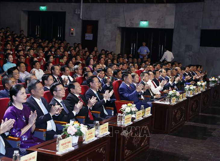 Chủ tịch nước Võ Văn Thưởng và các đại biểu tham dự chương trình “Hồ Chí Minh - Hành trình khát vọng 2023” - Ảnh: Thống Nhất/TTXVN