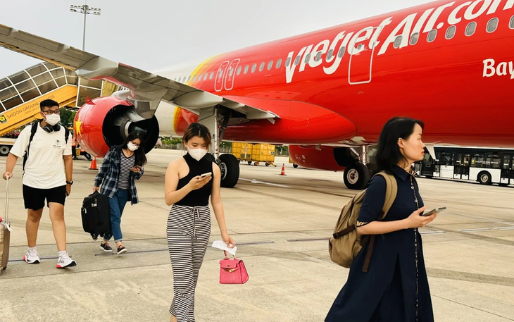 Vietjet muốn gom 3.000 tỉ từ trái phiếu không tài sản đảm bảo, Vietnam Airlines lỗ hơn 37.900 tỉ