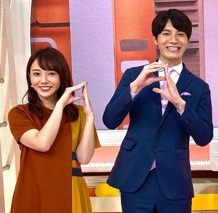 Karuma Sasaki và Chiharu Mori cùng dẫn chương trình Good Morning trên kênh TV Asahi của Nhật Bản