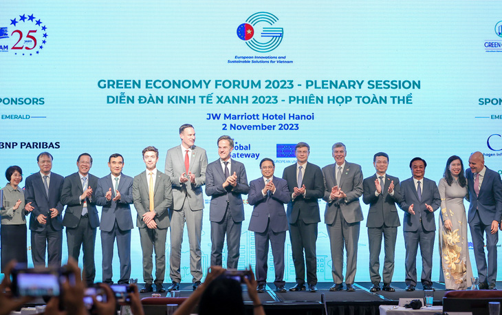 Thủ tướng Phạm Minh Chính và Thủ tướng Hà Lan Mark Rutte tại Diễn đàn kinh tế xanh 2023 - Ảnh: Cổng thông tin điện tử Chính phủ