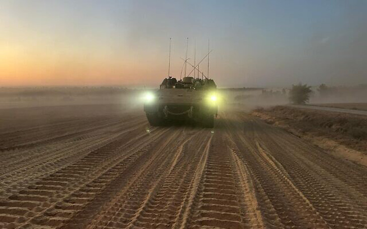 Xe bọc thép của quân đội Israel hoạt động bên trong Dải Gaza hôm 1-11 - Ảnh: THE TIMES OF ISRAEL/IDF