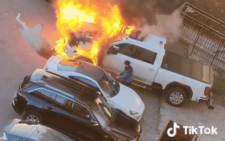 Chủ xe Subaru BRZ liều mạng cứu xe sắp cháy gây tranh cãi