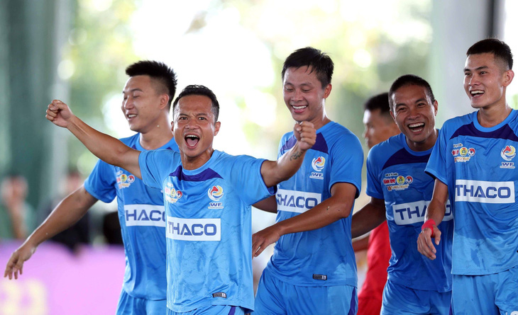 Niềm hạnh phúc của các cầu thủ Hải Phòng khi lên ngôi vô địch VCK Giải vô địch bóng đá công nhân toàn quốc 2023 - Ảnh: QUANG ĐỊNH