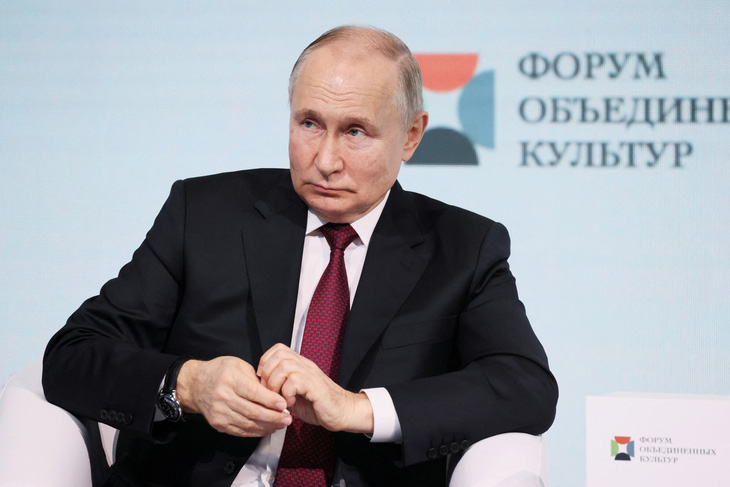Tổng thống Nga Vladimir Putin tại một sự kiện ở Saint Petersburg ngày 17-11 - Ảnh: REUTERS
