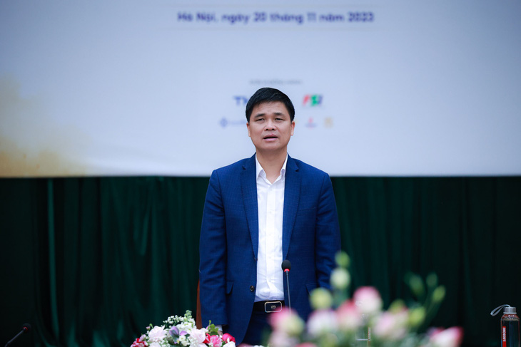 Ông Ngọ Duy Hiểu - phó chủ tịch Tổng liên đoàn Lao động Việt Nam - phát biểu tại họp báo - Ảnh: BTC