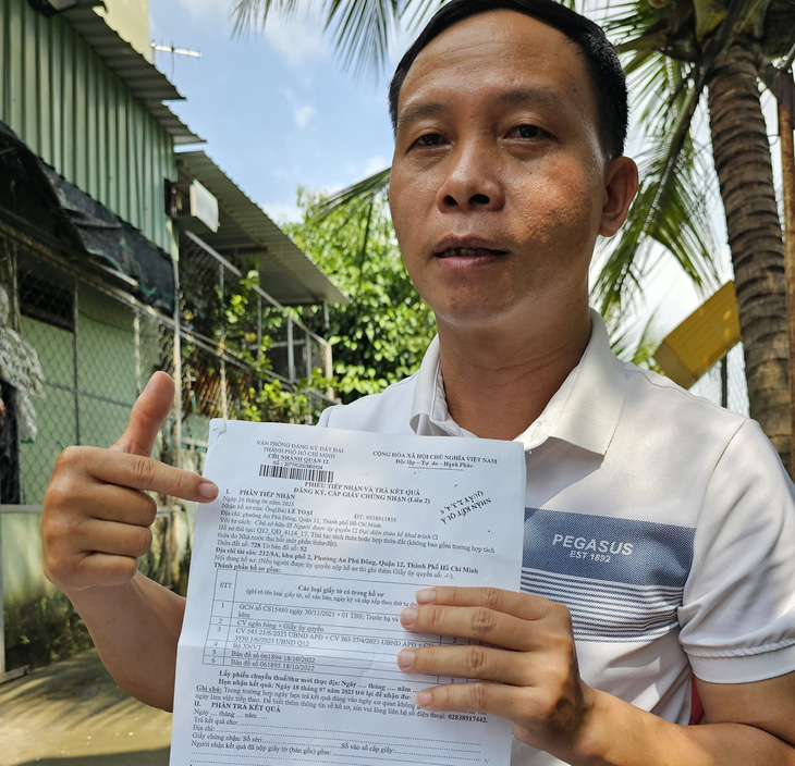 Nộp hồ sơ tách thửa hợp lệ từ 26-6 nhưng đến nay ông Lê Toại vẫn chưa được UBND quận 12 giải quyết - Ảnh: ÁI NHÂN