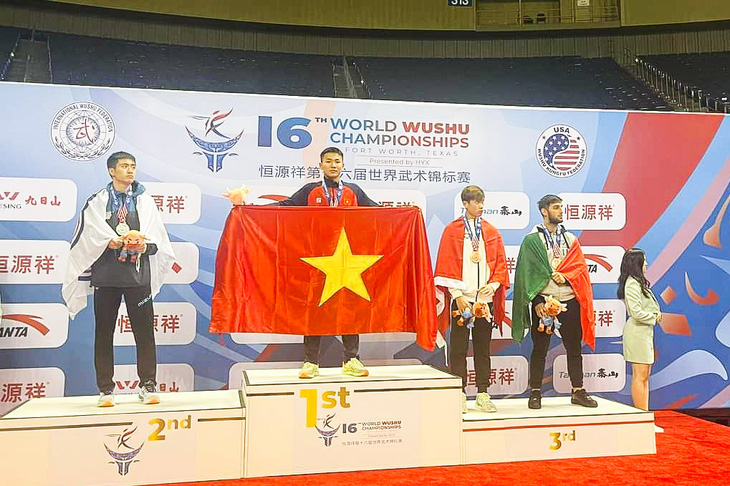 Vận động viên Huỳnh Đỗ Đạt, tỉnh Quảng Nam, giành huy chương vàng tại Giải vô địch Wushu thế giới năm 2023 - Ảnh: TTTDTTQN 