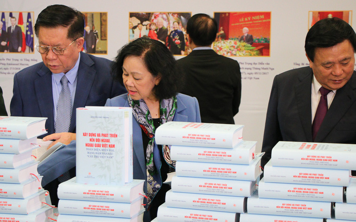 Ra mắt sách của Tổng bí thư Nguyễn Phú Trọng về ngoại giao bản sắc 'cây tre Việt Nam'