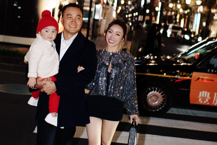 Gia đình Chi Bảo - Lý Thùy Chang vừa có chuyến công tác kết hợp du lịch một tuần ở Nhật Bản. Những khoảnh khắc vui vẻ, hạnh phúc bên gia đình đã được cô chia sẻ mới đây.