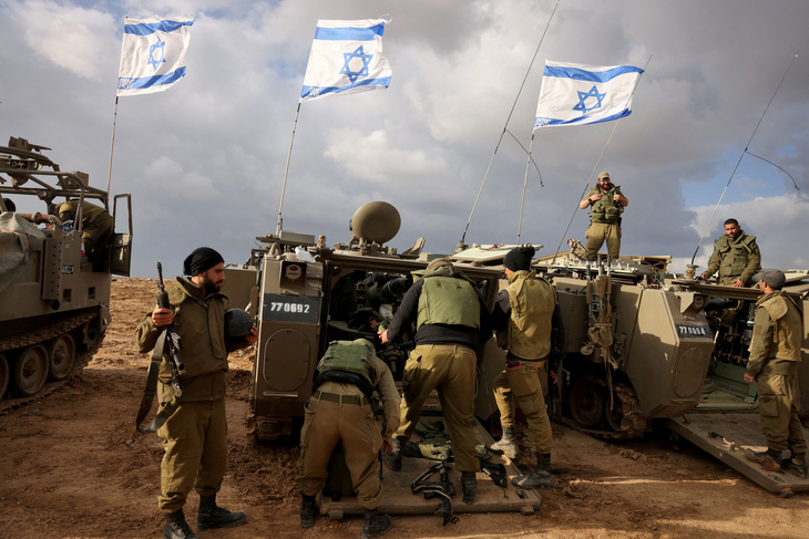Lực lượng Israel triển khai ở biên giới với Gaza ngày 20-11 - Ảnh: AFP