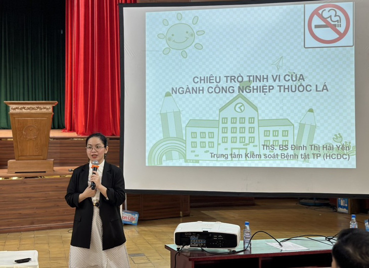 BS Đinh Thị Hải Yến, Trung tâm Kiểm soát bệnh tật TP.HCM, cho biết các công ty sản xuất thuốc lá điện tử đã chi khoản tiền khổng lồ cho việc quảng cáo, tiếp thị nhằm thu hút giới trẻ - Ảnh: H.HG