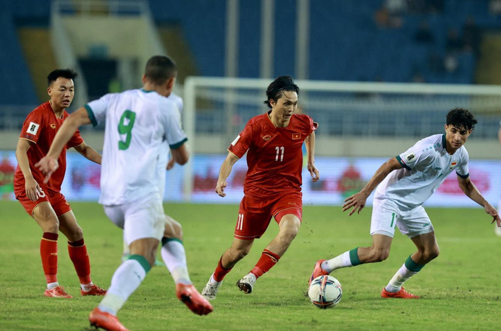 Tuyển Việt Nam (giữa) sẽ sớm tái đấu với tuyển Iraq tại Asian Cup 2024 - Ảnh: NGUYỄN KHÁNH