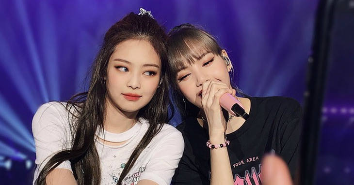Jennie và Lisa - hai nữ nghệ sĩ hàng đầu K-pop - Ảnh: Soompi